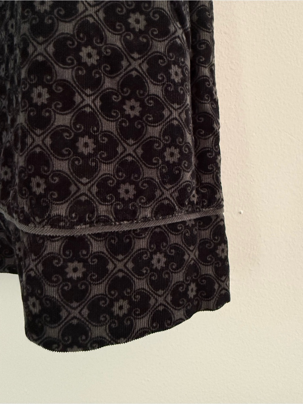 Cherokee Black Printed velvet Cap-Sleeve dress - Picture 6 of 7